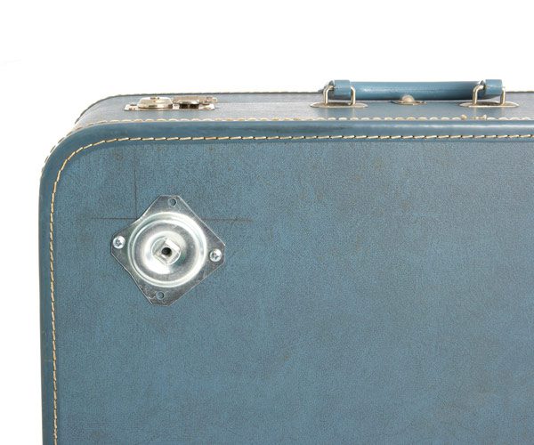 Κατασκευή τραπεζιού από βαλίτσα