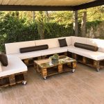 Κατασκευή σαλονιού από παλέτες για κήπο