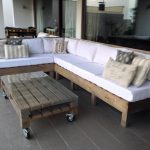 Κατασκευή σαλονιού από παλέτες για κήπο