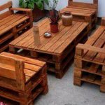 Κατασκευή σαλονιού από παλέτες για κήπο