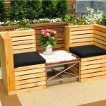 Κατασκευή σαλονιού από παλέτες για κήπο