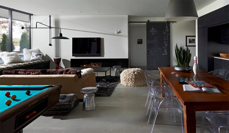 Συρόμενη πόρτα από μαυροπίνακα