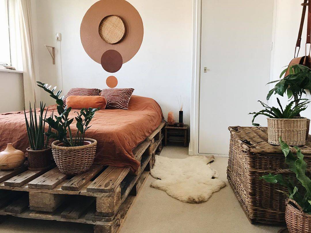 Κατασκευή κρεβατιού από παλέτες