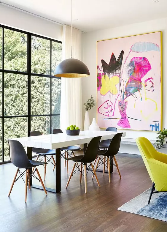 γκράφιτι στους τοίχους του σπιτιού