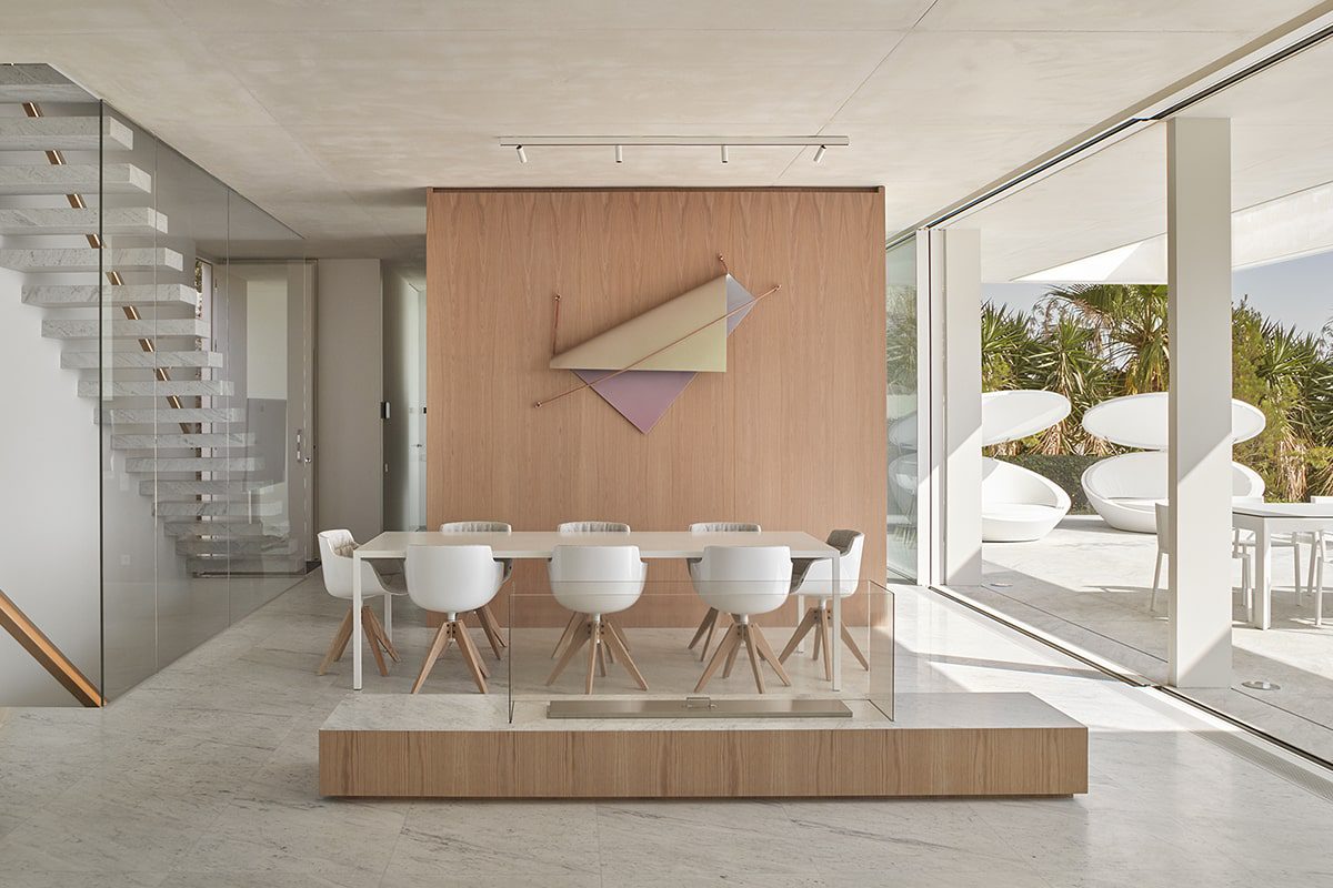 Διακόσμηση τραπεζαρίας με τζάκι