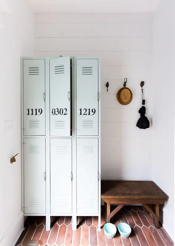 Διακόσμηση με μεταλλική ντουλάπα (locker)