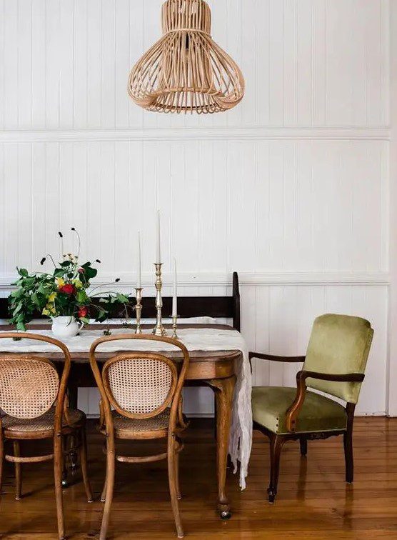 Παλιές καρέκλες αντίκες