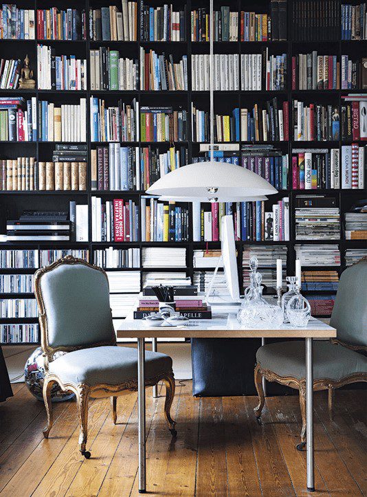 Παλιές καρέκλες αντίκες