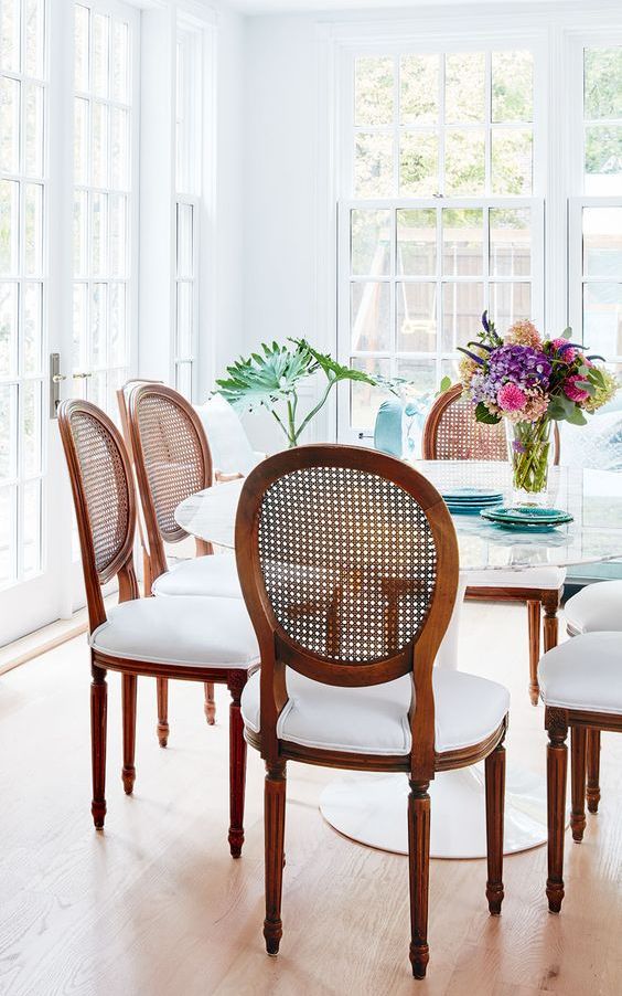 Παλιές καρέκλες αντίκες