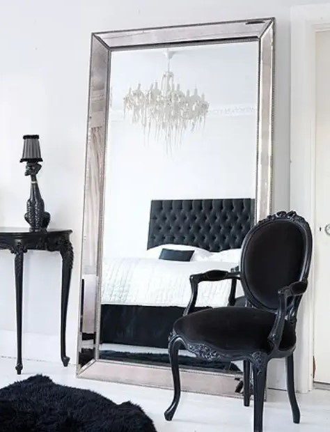 διακόσμηση με καρέκλες αντίκες