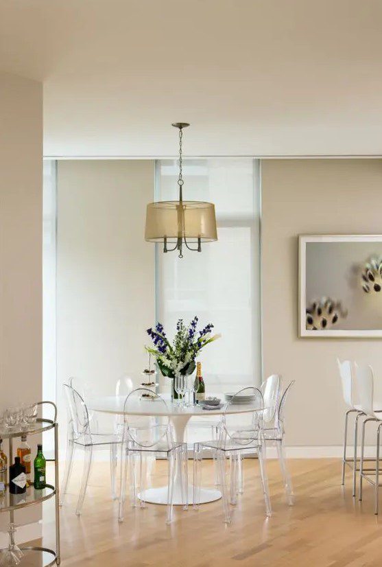 Καρέκλες από plexi glass