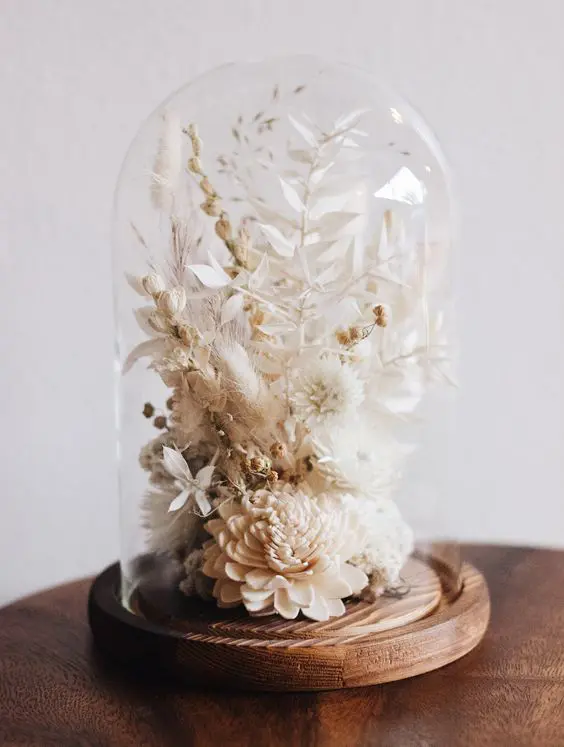 terrarium με αποξηραμένα λουλούδια