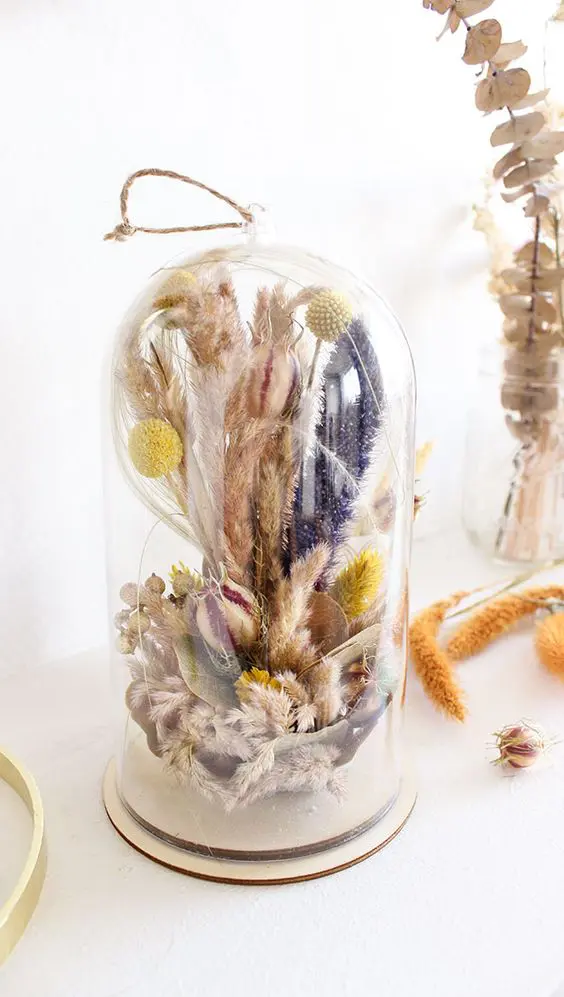 terrarium με αποξηραμένα λουλούδια