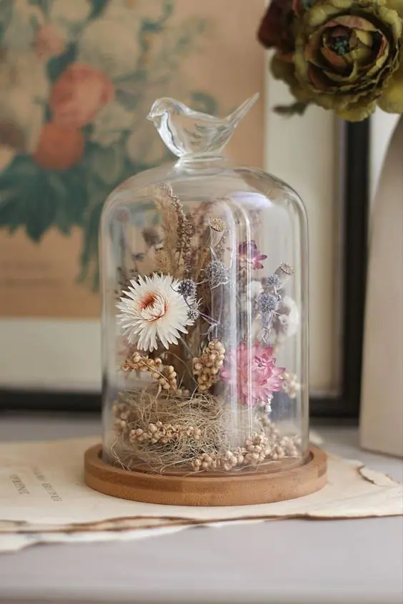 terrarium με αποξηραμένα λουλούδια